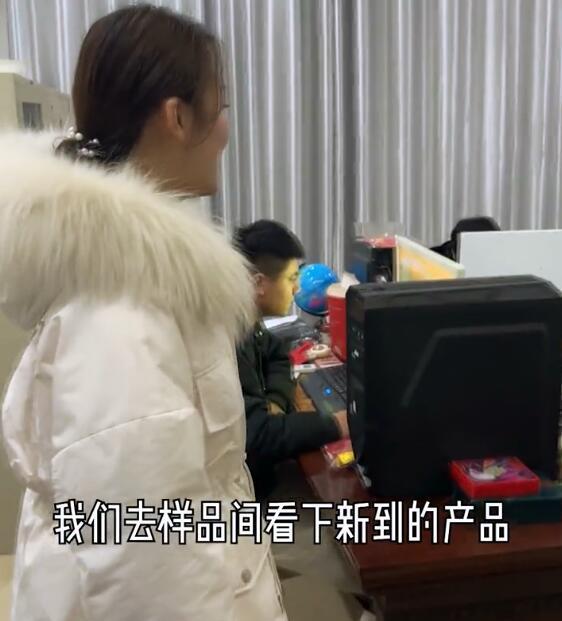 陈亚男|陈亚男直播团队幕后曝光,5名工作人员,其中包括她的弟弟!