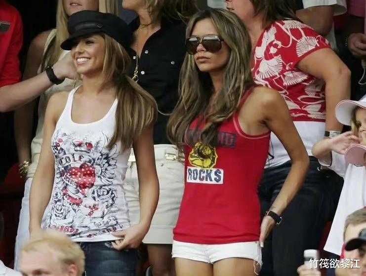 维多利亚·贝克汉姆|世界杯太太团还得看贝嫂！06年穿辣妹装翘腿，气场超强大！