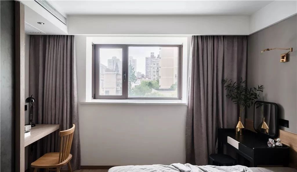 140㎡三房改四房，水泥灰+木色，展现“侘（chà）寂”之美