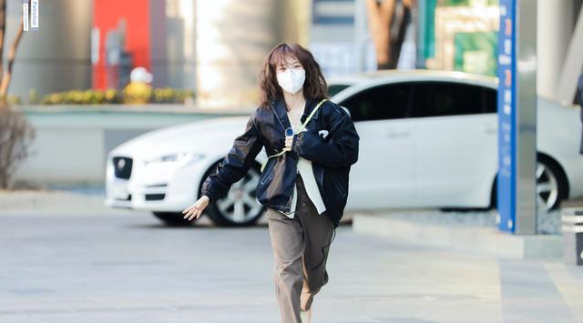 Red Velvet|韩女星孙承完元气满满奔赴粉丝的样子引热议，韩网友：可爱本爱！