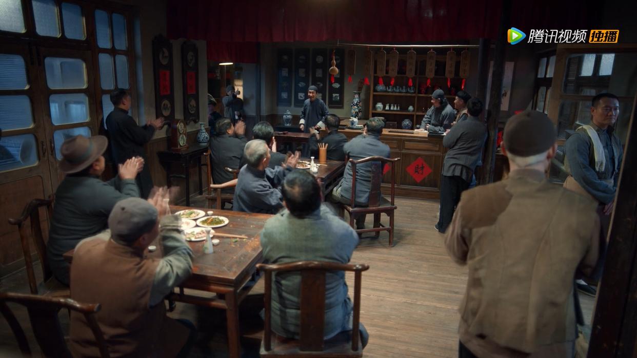 老酒馆|《老酒馆》里老二两这样的人在现实中会怎样