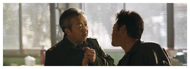 孔孝珍|一上映就拿下榜单第一,没想到,54岁邹兆龙又打出了一副“王炸”