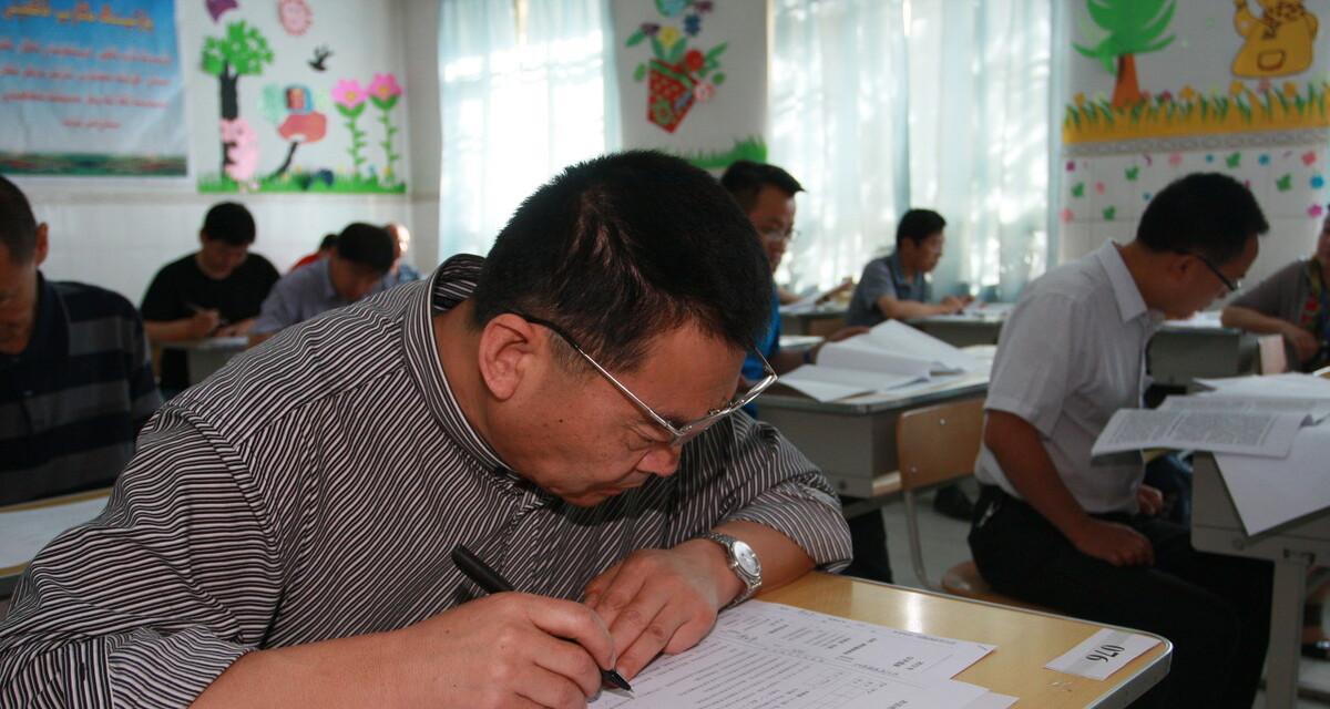 招聘|聘任制公务员陆续启动招聘，有五险一金，转正年薪30W起！