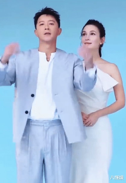 韩庚|卢靖姗产女后复工，和韩庚合体营业，身材恢复如初手戴婚戒好幸福