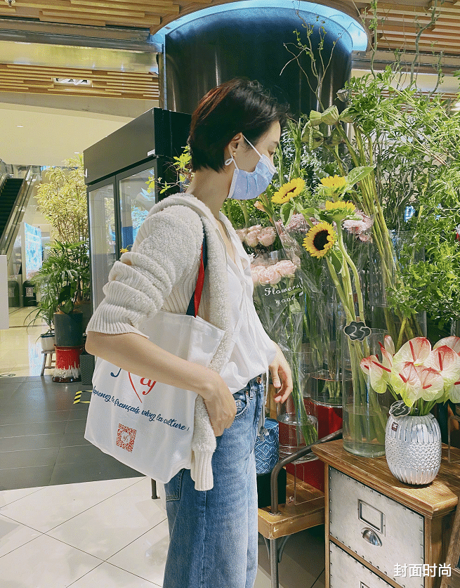 穿衣搭配|车晓穿衣简单但气质好，针织拼接羊羔毛外套，穿出小女人的精致