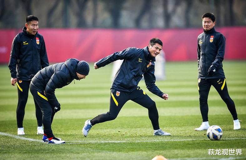 國足|無歸化球員，國足鋒無力？王子銘朱辰杰破門！內(nèi)部教學賽1-1戰(zhàn)平