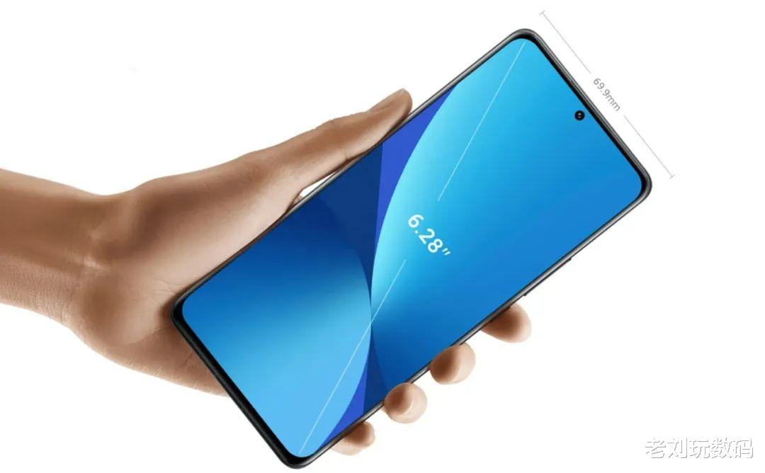 小屏|它是价格最低的小屏手机，各方面都是中上水准