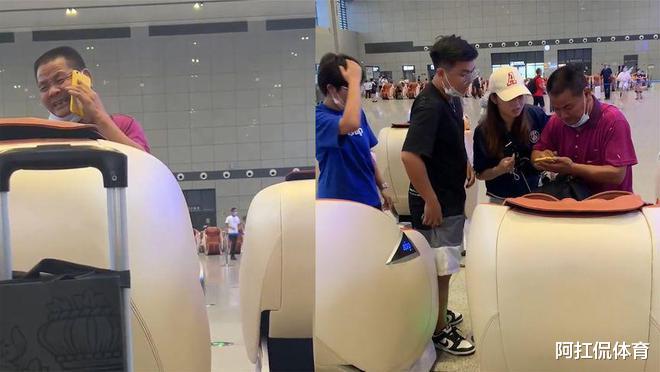 中年男子回家奔丧车费不够,无助神情让人心酸,随后一幕暖心!