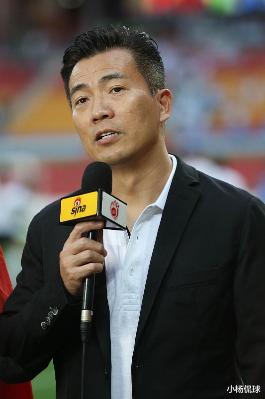 黄健翔|黄健翔、苏东等多位媒体人提到中日足球的差距是全方位的，有人建议还要请洋帅