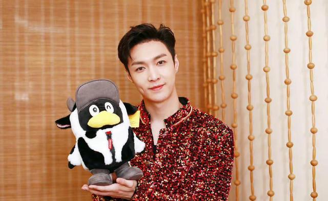 张艺兴|张艺兴现身央视春晚彩排，这是对他顶流实力最大的认可