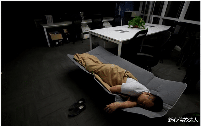 秋招|厕所：职场人的「避难所」，34%的在厕所沉默，18%的偷偷哭过！