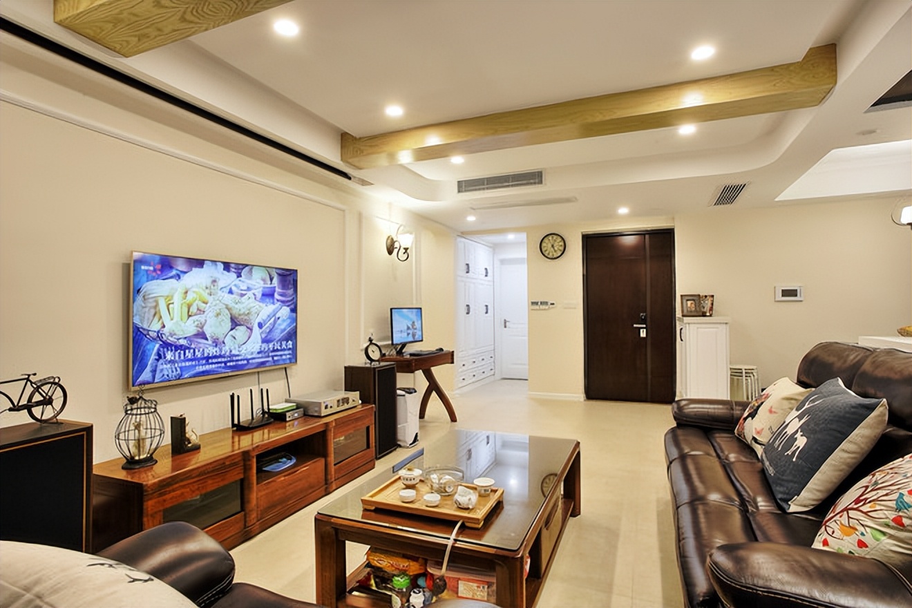 老公坚持天花板加两根横梁,效果惊艳,邻居过来围观,太有面了!