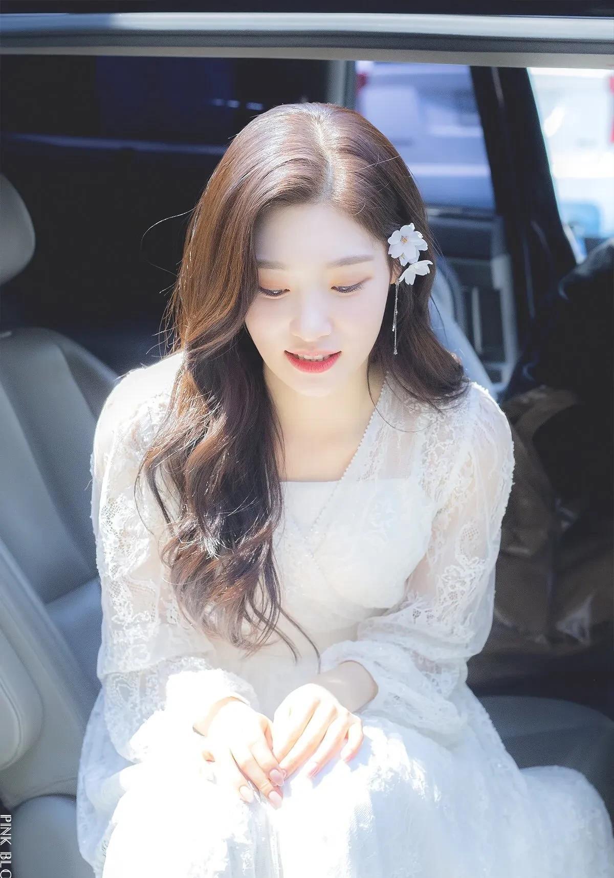 天生丽质|郑采妍，灵动唯美的柔情美女，天生丽质的少女范，太亮眼啦