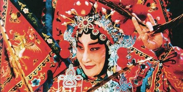 京剧|地方京剧院团的水平真的堪忧，沈阳一场演出“代战”剑都能拿反了