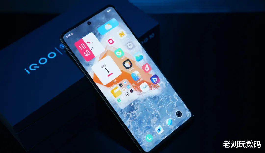 iqoo10|同为3699元，IQOO 10和vivo X80买哪款好呢？