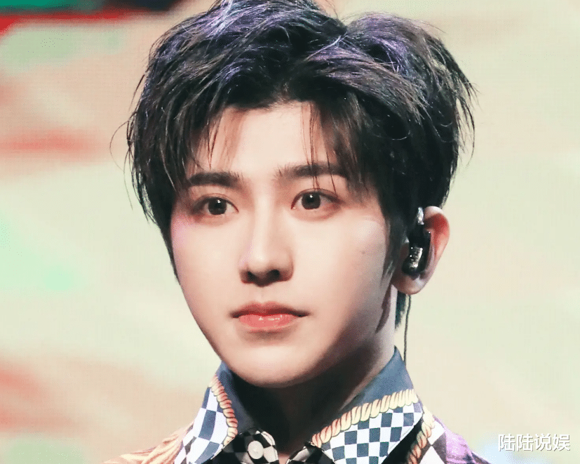 蔡徐坤|蔡徐坤的歌很好听，唱功也不错，舞台演绎很有艺术感