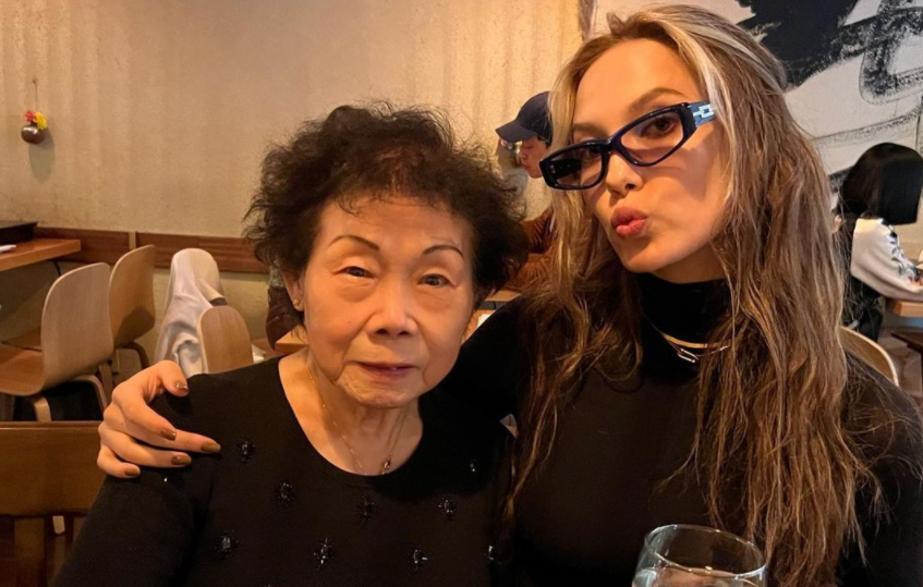 邓文迪|华裔巨星闪耀！谷爱凌和杨紫琼、邓文迪亮相红毯，18岁谷爱凌女王范十足