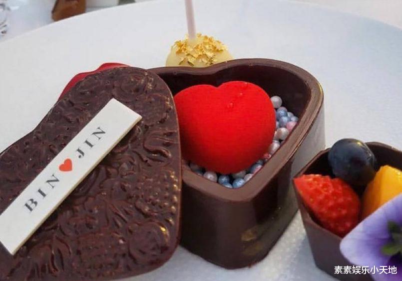 孙艺珍|孙艺珍婚后首次露面:和孔刘参加聚会,结婚全套首饰大公开