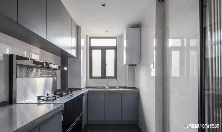 140㎡黑白灰木简约三室,合理利用承重墙