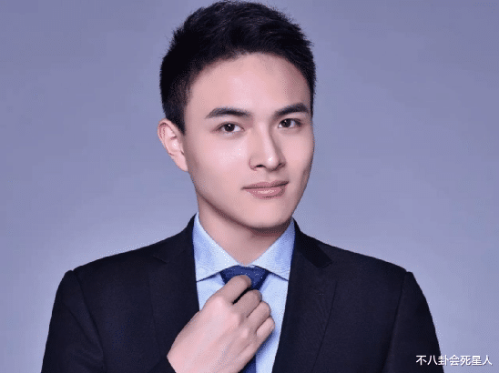 央视|央视主持界的7位帅哥，有人32岁英年早逝， 53岁的亚宁依旧英俊