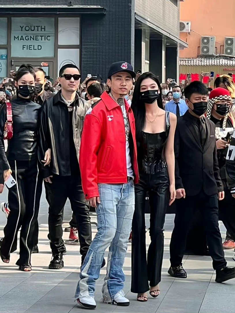 马思唯|离谱!马思唯和易梦玲登上热搜第一!但居然有网友喷马思唯配不上!