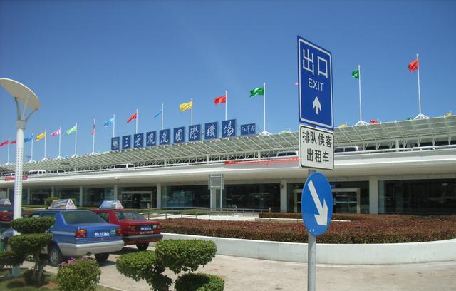 三亚滞留游客开始包机回家,首批目的地西安,有人却已经提前开骂