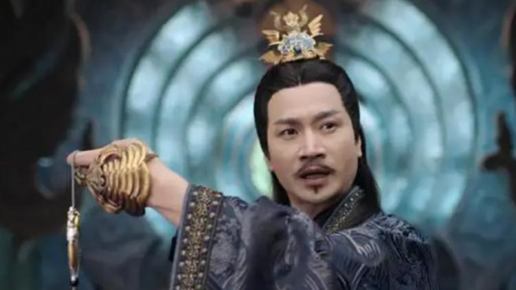 成毅|让33岁张芷溪演妈，44岁何晟铭扮爸，成毅的“幼感”凭啥这么狂？