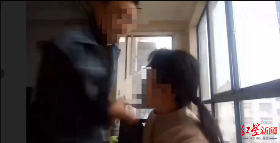 警方就女教师上网课时遭家暴事件回应:系丈夫问其吃饭无果后动手