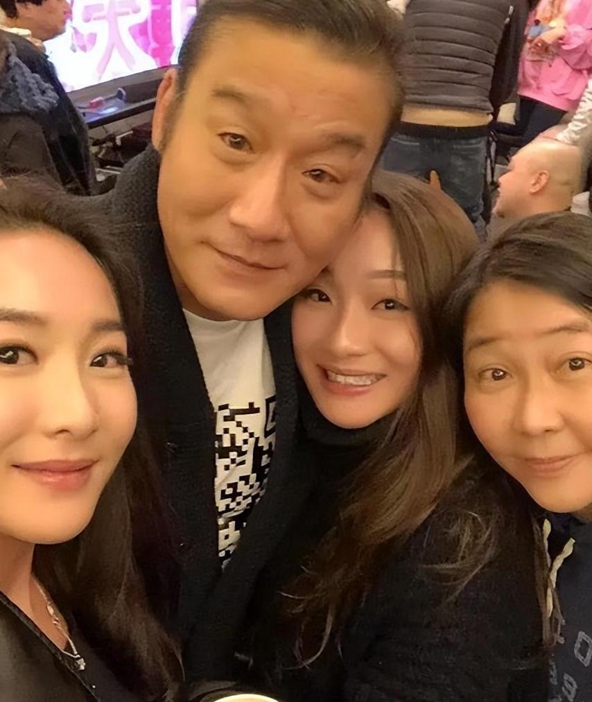 新龙门客栈|《新龙门客栈》演员现状,店小二成画家,路边小女孩已成大明星