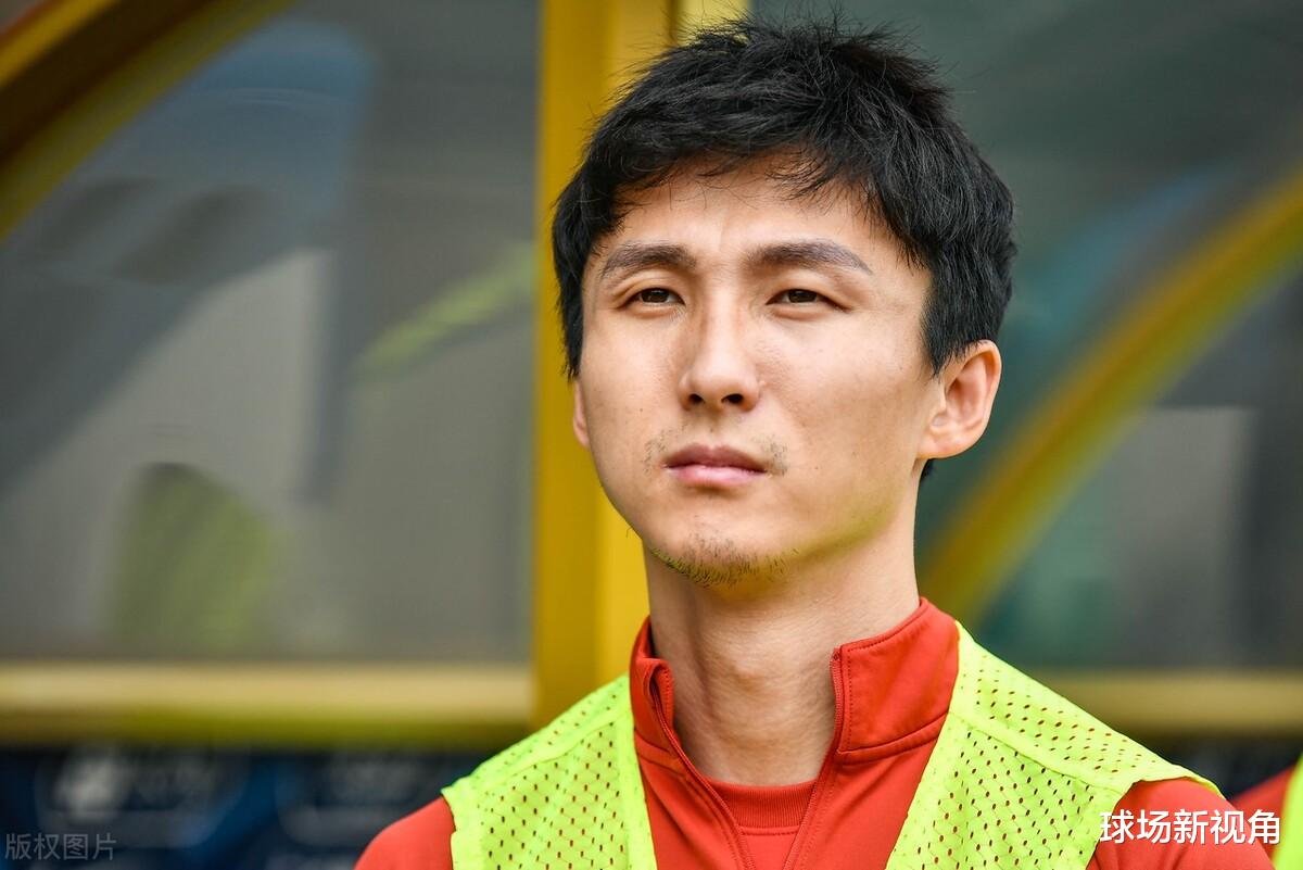尹鸿博|恭喜！前国足中场核心尹鸿博有望加盟梅州客家，曾深得里皮、李铁赏识
