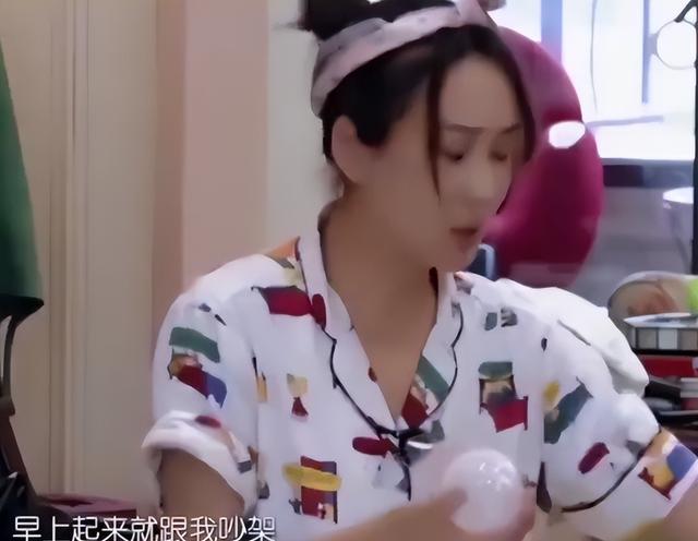 杜若溪|杜若溪拆快递被严屹宽指责不做饭:大早上就忙这些,我饭还没吃呢