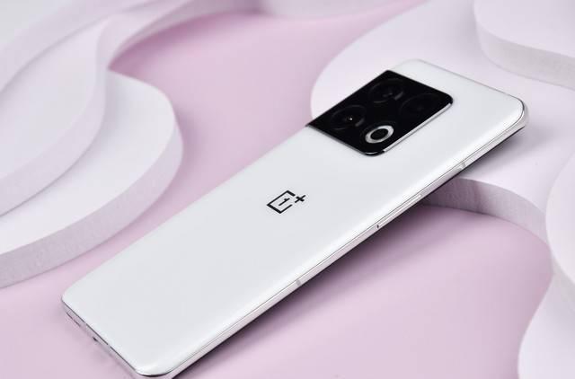 一加科技|好评率100%手机中的“食铁兽”？一加10Pro胖达白用户评价出炉