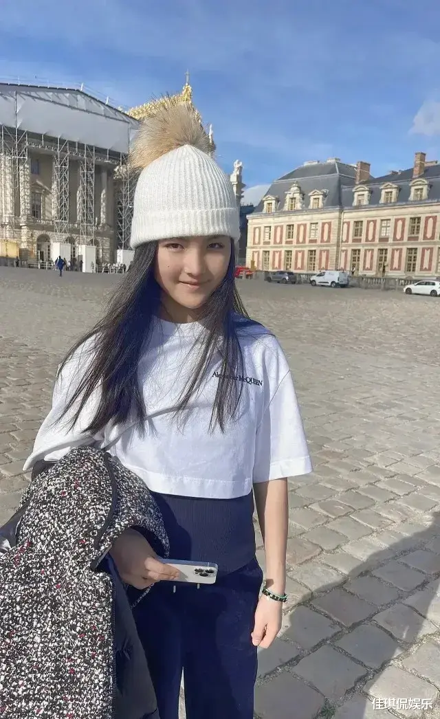 齐刘海 李湘女儿王诗龄13岁瘦身成功，变身小女神，这么高的颜值比年轻时的李湘还惊艳