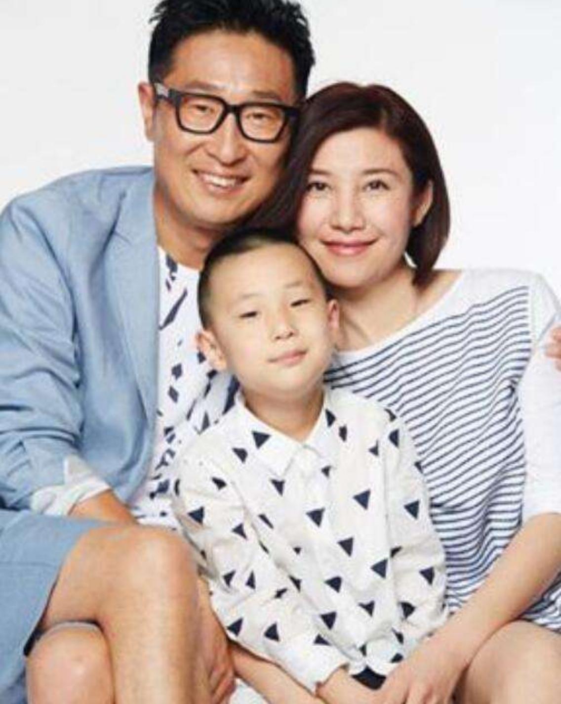 岳云鹏|林永健晒儿子滑雪，大竣身高快赶上成人，低调学习屡获国际大奖