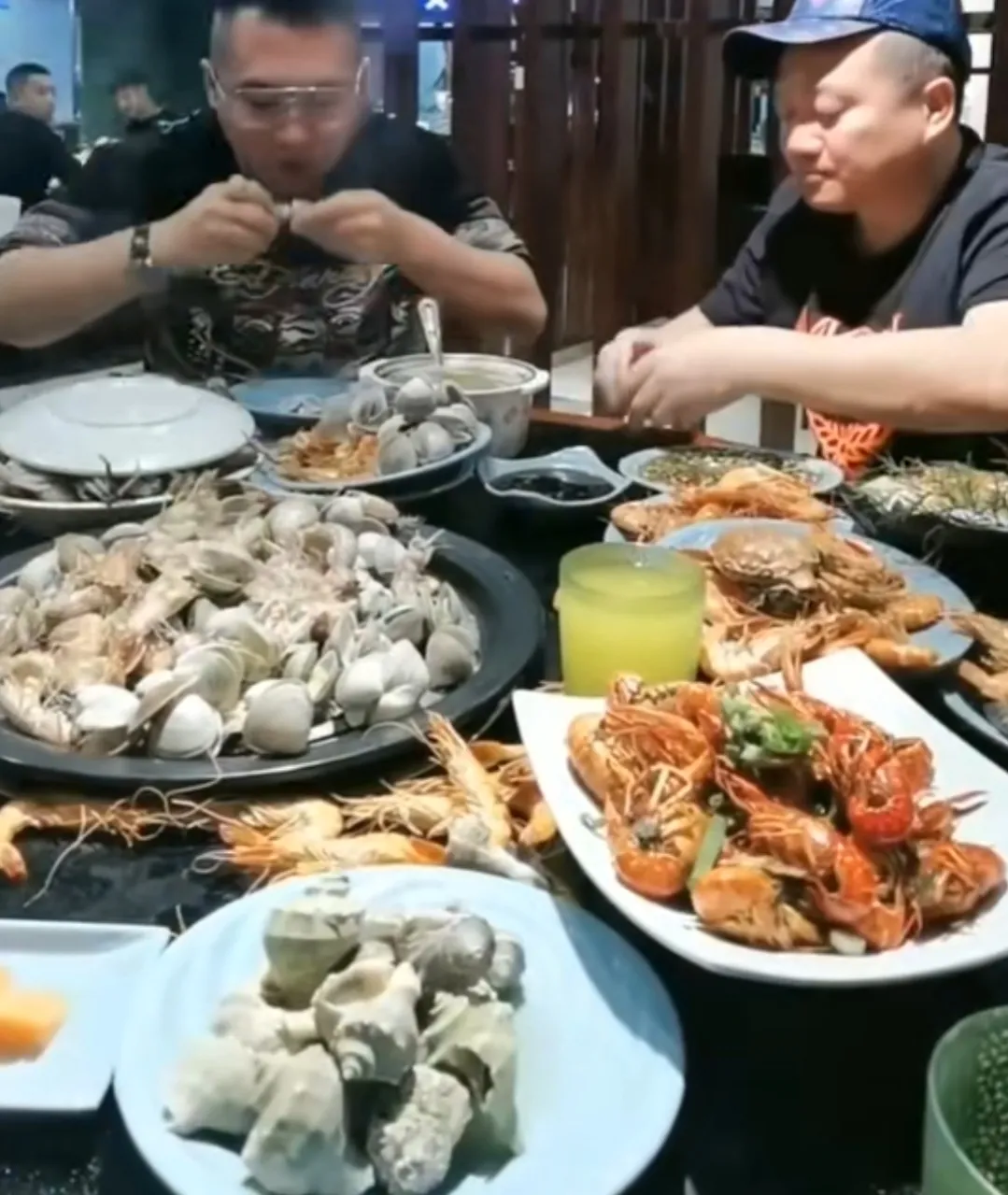 谢广坤|太奢侈!谢广坤拍一戏天光伙食费就12万,被财务拒绝后威胁要罢工