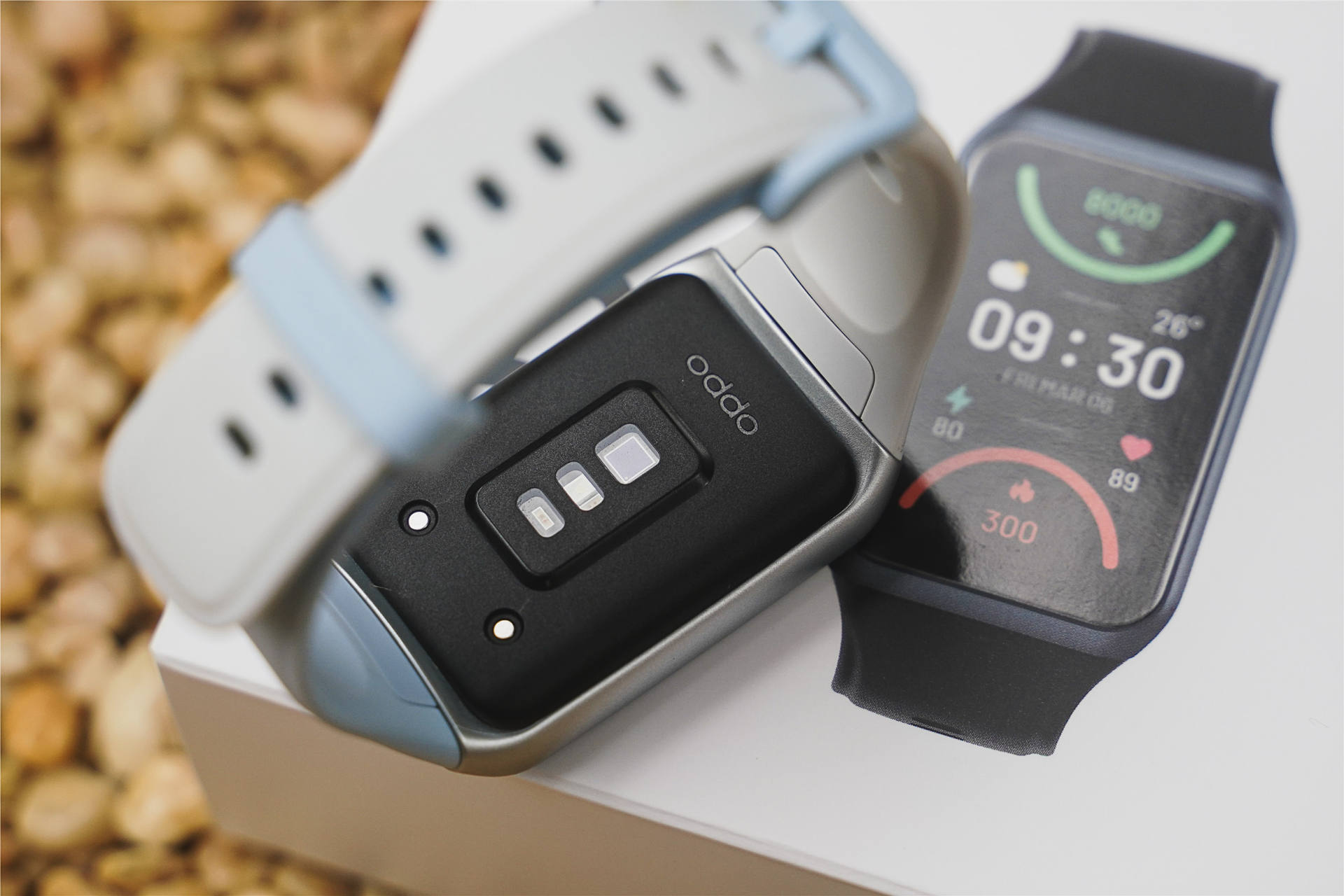 javascript|高颜值长续航无负重感,OPPO手环2评测:酷潮又专业