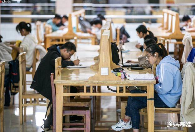 女孩|专科生毕业要求工资7000元,直言自己不比研究生差,遭到老板质疑