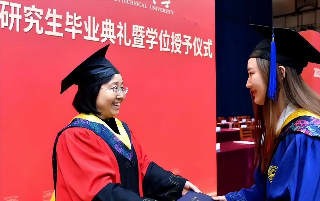 比亚迪|清华研究生也逃不过裁员,直言如今发展太难了,引发众多网友共鸣