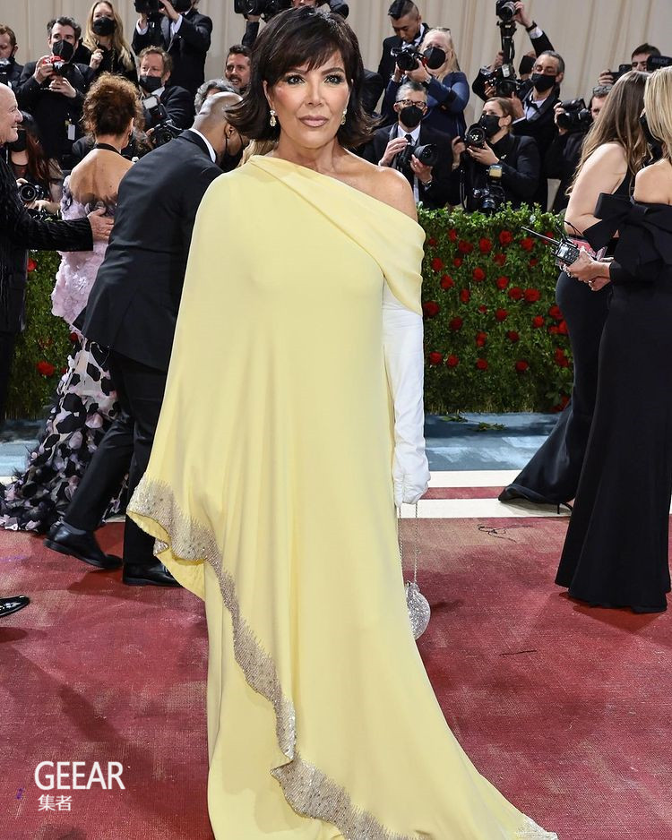 卡戴珊家族|Met Gala卡戴珊家族全员到齐,哪一位话题度最高?