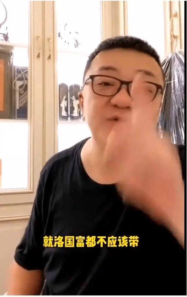 董路|足篮跨界互怼！贾磊：脸都绿了！董路：你脑袋绿了？断章取义就高潮了