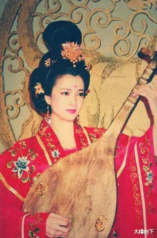 何晴|“内地第一古典美女”何晴:与刘威相恋5年却爱上许亚军,55岁仍风韵犹存