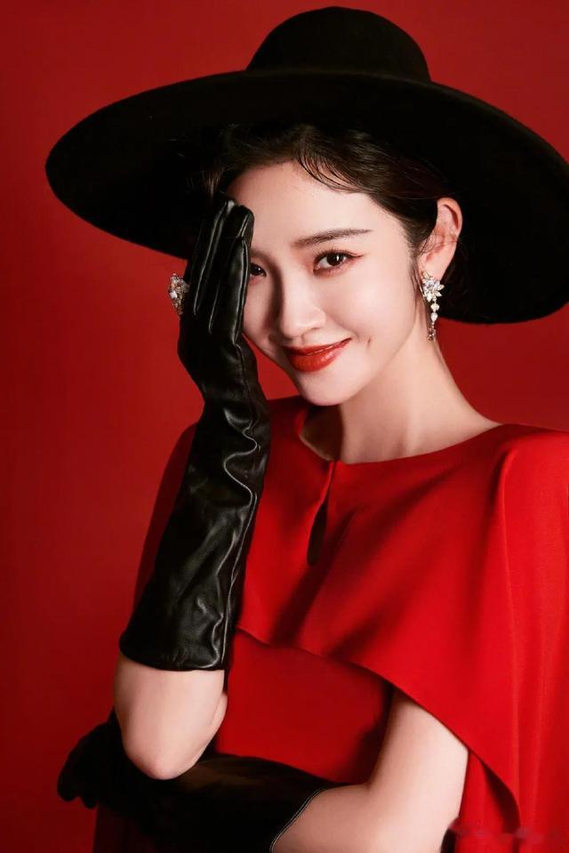 迪丽热巴|众星兔年贺岁大片，迪丽热巴仙气飘飘，赵丽颖杨幂今年春晚赢麻了