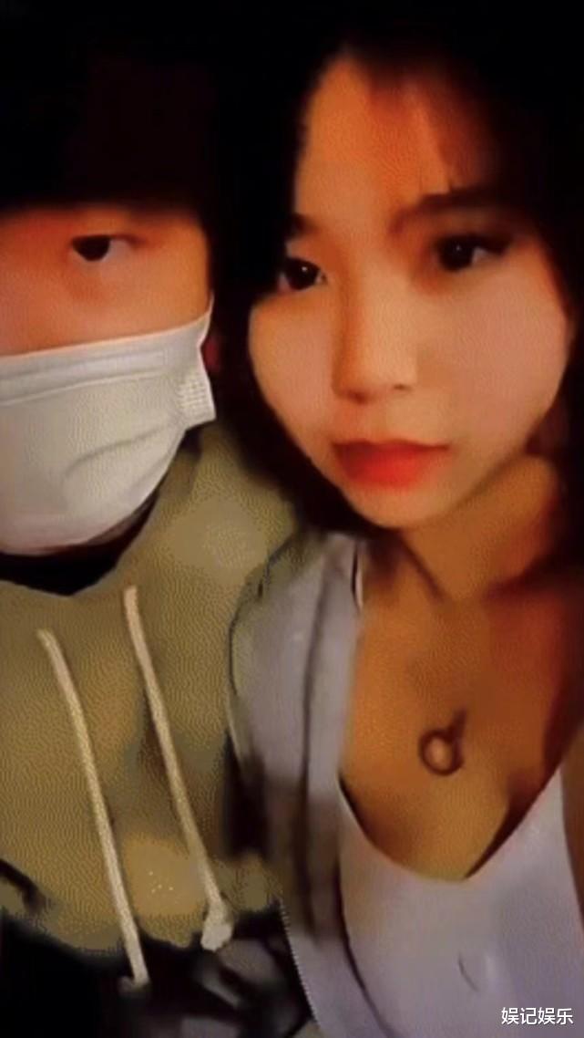 女孩|张亮儿子恋爱了？跟女孩大量同框照曝光，搂抱亲吻超黏腻