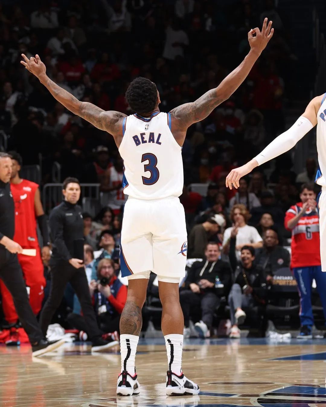 输麻了!1胜11负!5年2.51亿美元大合同!彻底砸手里了