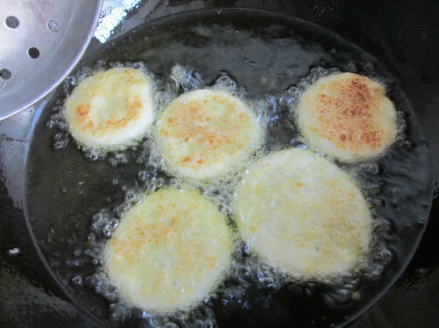 外酥里嫩，香甜可口的红豆糯米饼，非常美哦