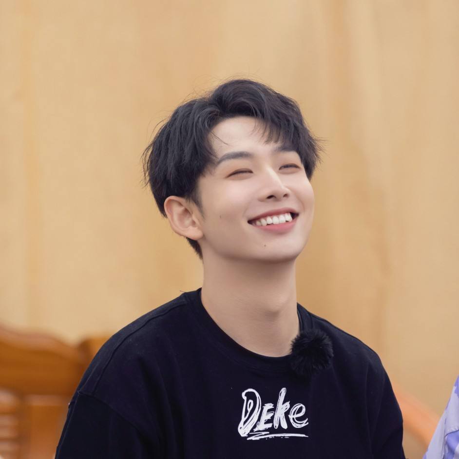 芒果台|何炅、汪涵与芒果台高层聊天,两位“一哥”联手主持同一个节目?