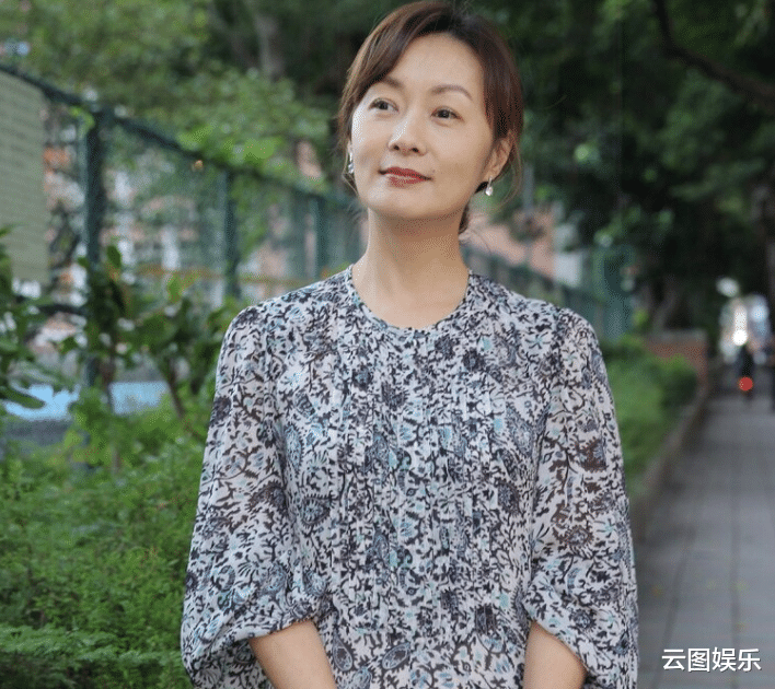 郑家榆|50岁郑家榆崩溃大哭,自曝为写自传致旧病复发,羡慕别人结婚生娃