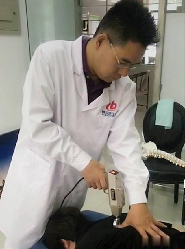 腹泻|长期拉肚子大便不成型,肠胃检查又没病,要考虑脊源性腹泻