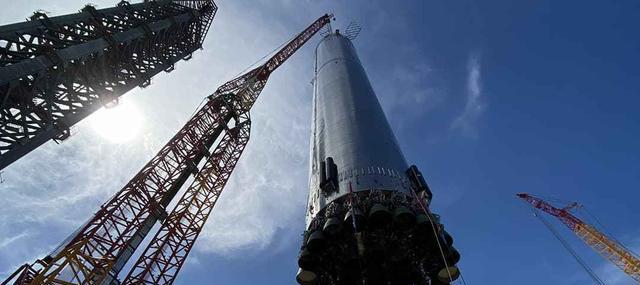 SpaceX为星际飞船、超重型助推器配备的几十个猛禽引擎已安装到位