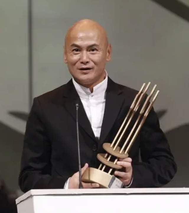 刘家辉|66岁功夫巨星回TVB,情绪失控当场痛哭,被妻儿卷走财产住养老院